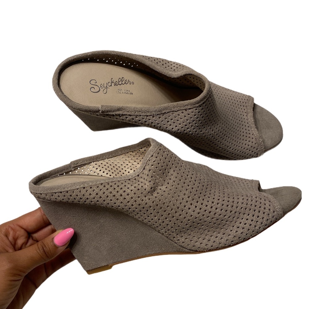 Grey Nude Seychelles Perforated Wedge size 7.5
